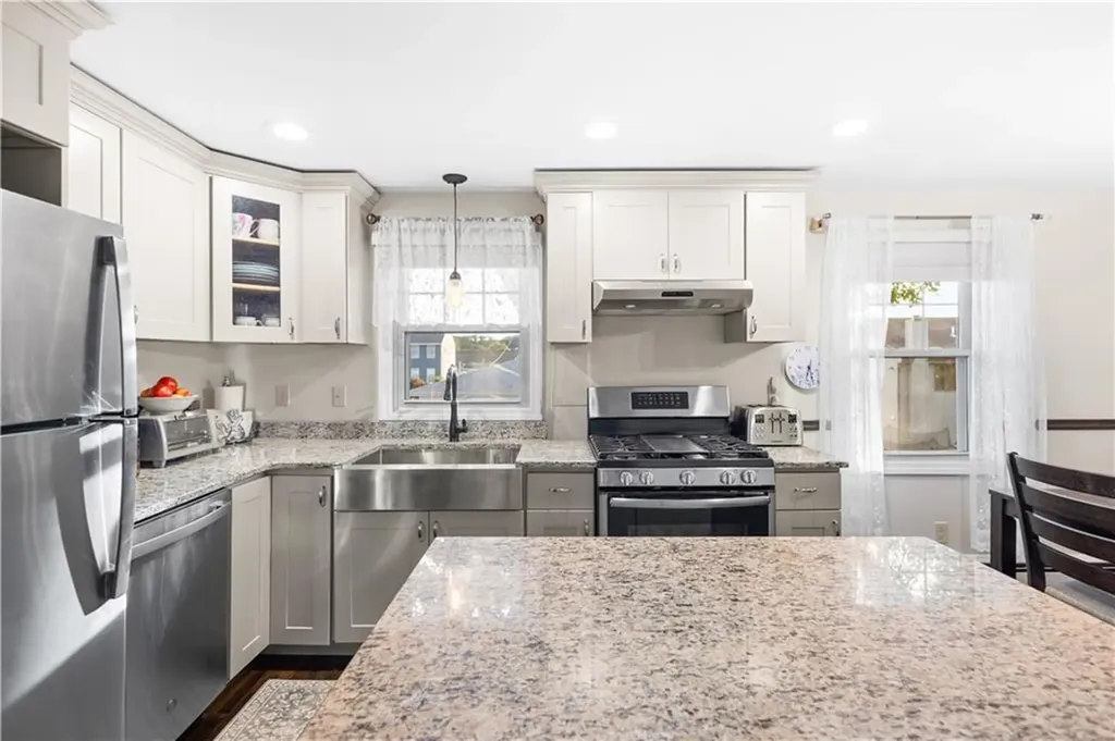 41 Yeoman Avenue Cranston RI 02920