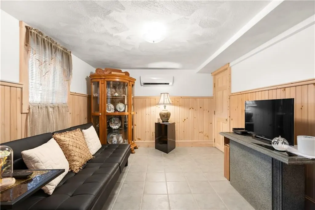 41 Yeoman Avenue Cranston RI 02920