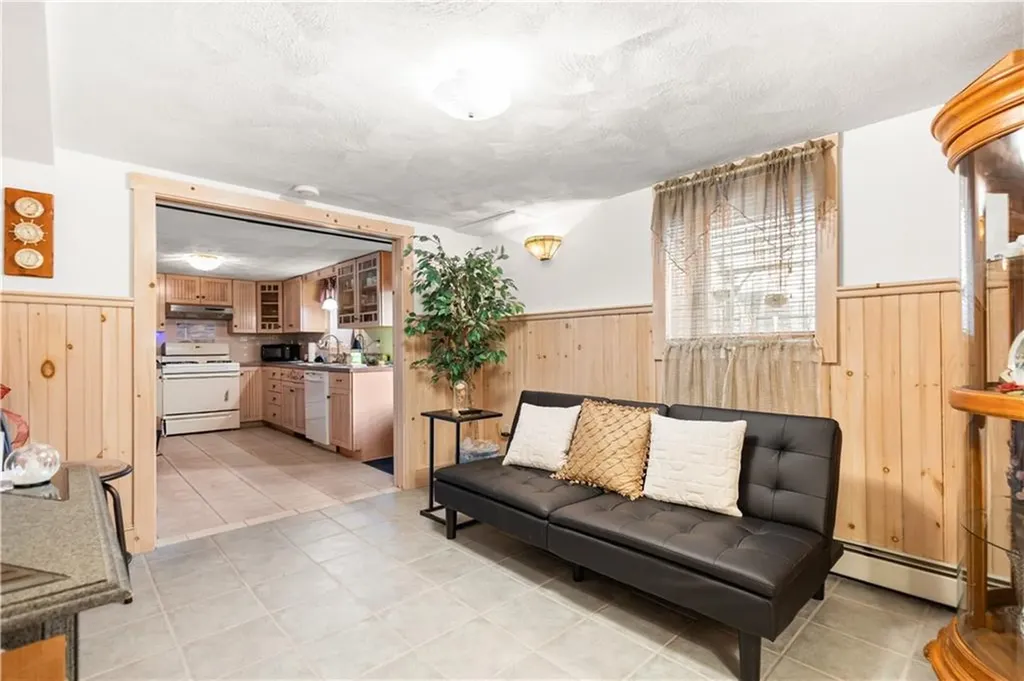 41 Yeoman Avenue Cranston RI 02920