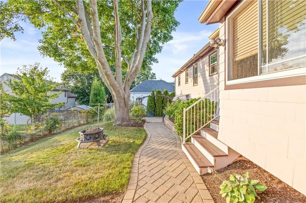 41 Yeoman Avenue Cranston RI 02920