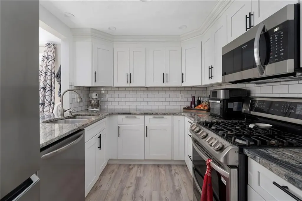 5 Versailles Street Cranston RI 02920