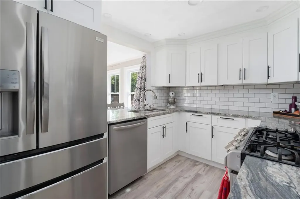 5 Versailles Street Cranston RI 02920