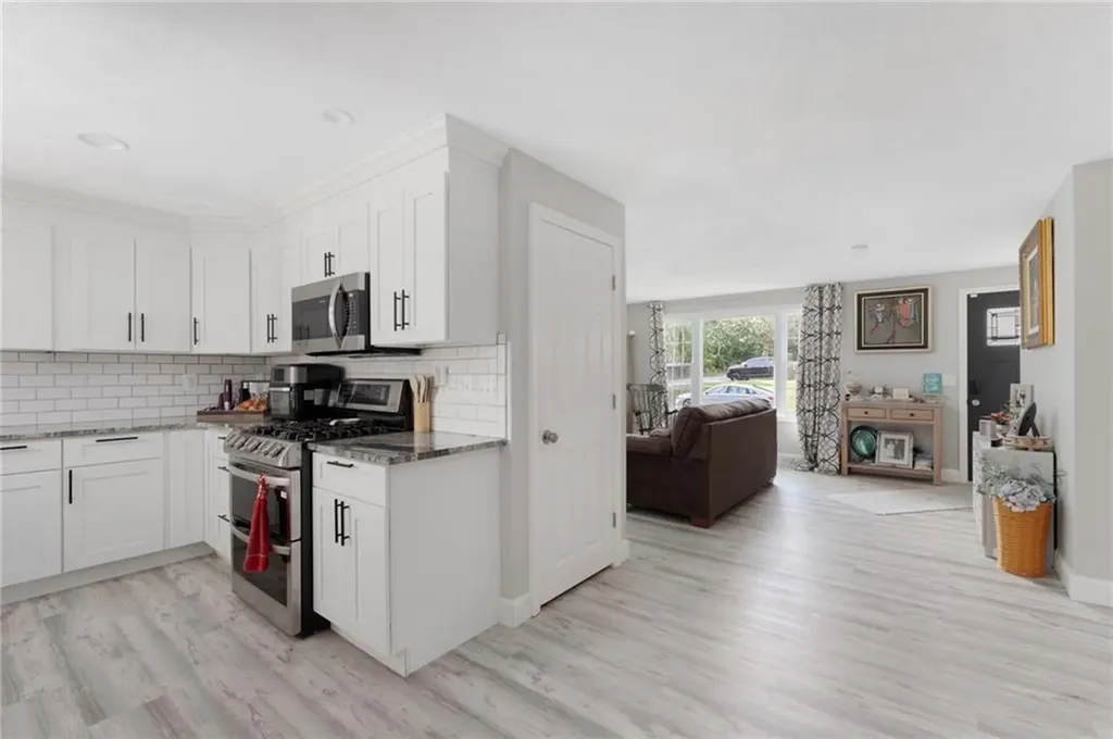 5 Versailles Street Cranston RI 02920