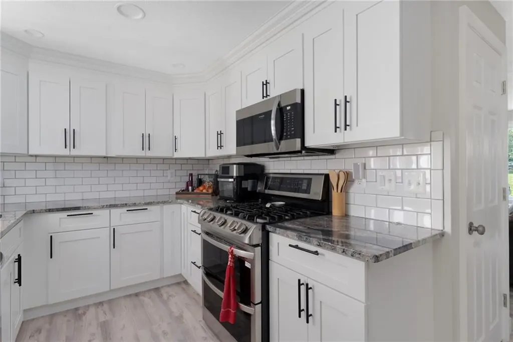 5 Versailles Street Cranston RI 02920