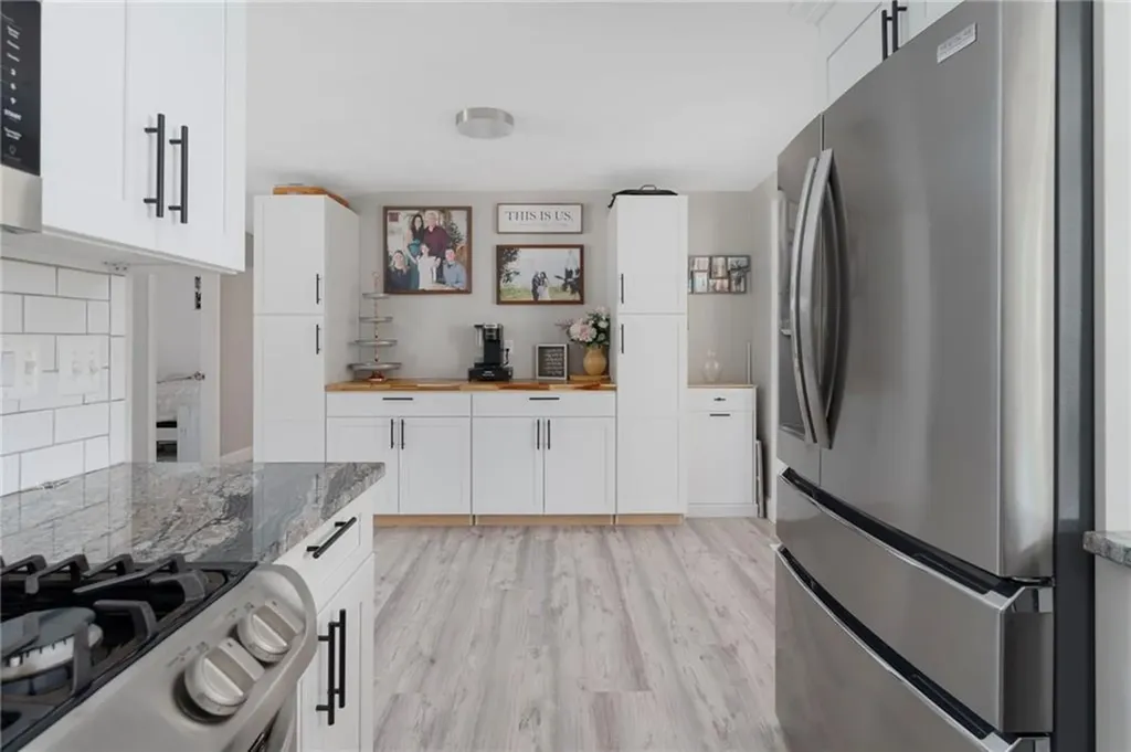 5 Versailles Street Cranston RI 02920