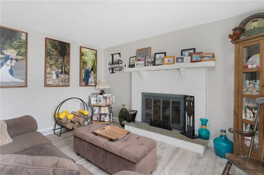 5 Versailles Street Cranston RI 02920