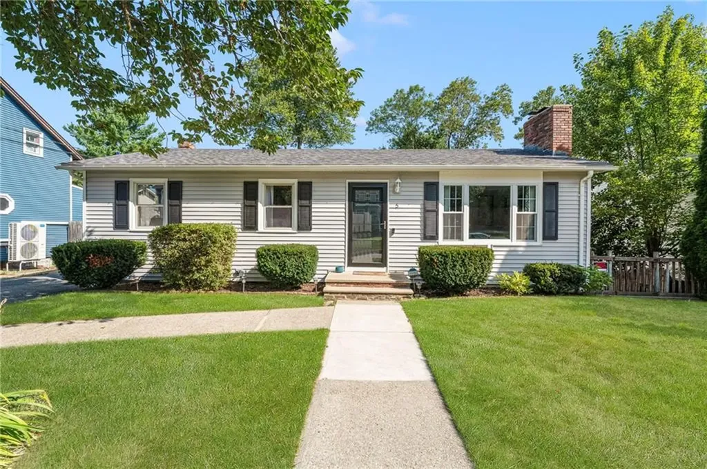 5 Versailles Street Cranston RI 02920