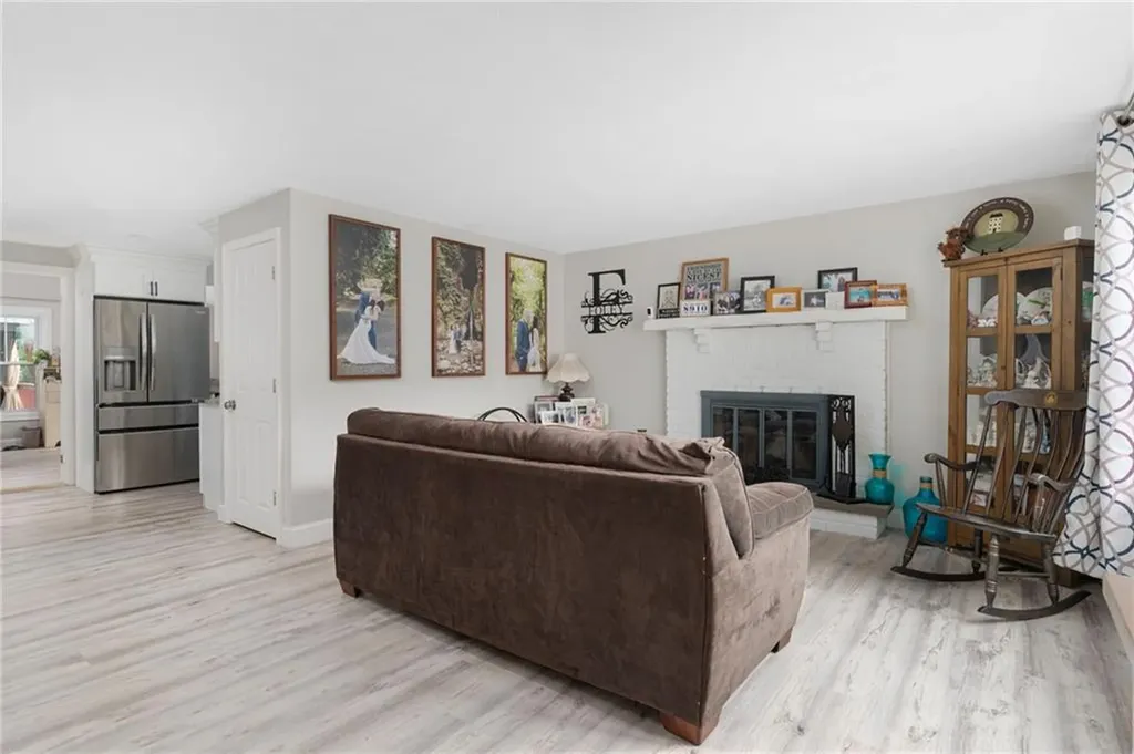 5 Versailles Street Cranston RI 02920