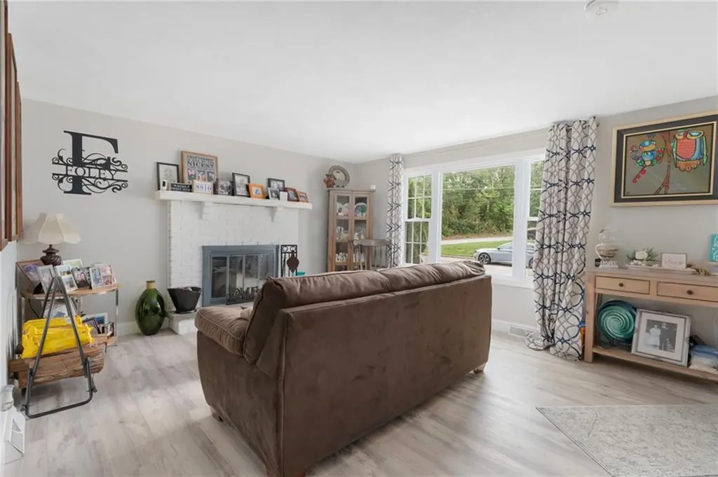 5 Versailles Street Cranston RI 02920