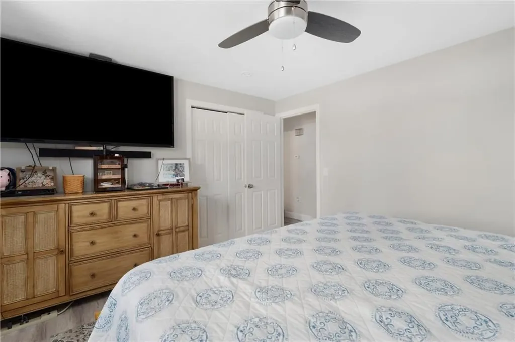 5 Versailles Street Cranston RI 02920