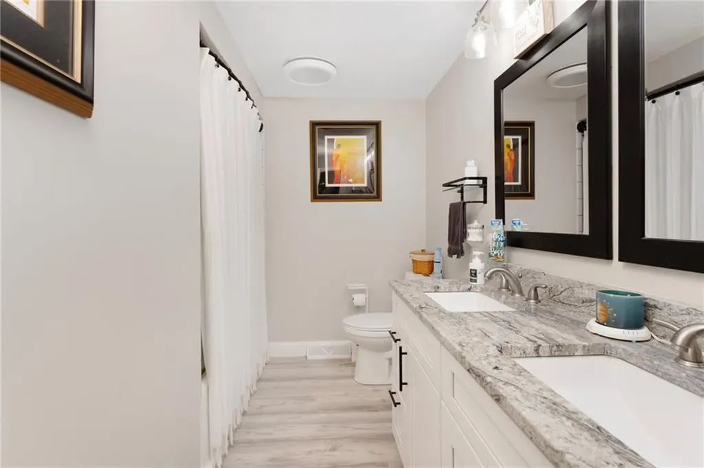 5 Versailles Street Cranston RI 02920
