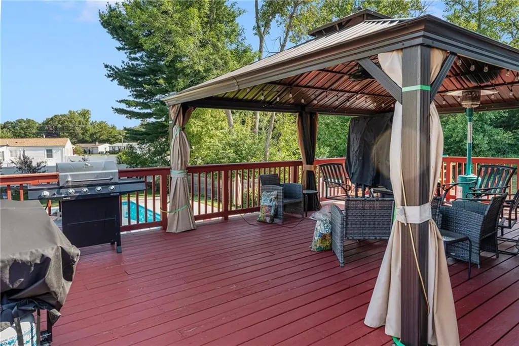 5 Versailles Street Cranston RI 02920