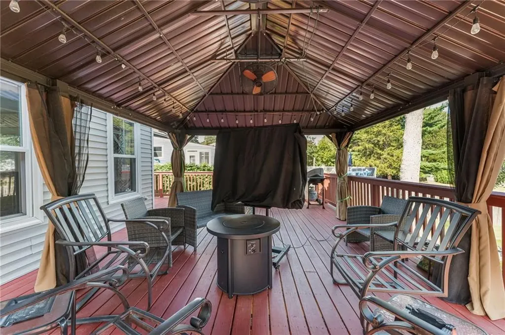 5 Versailles Street Cranston RI 02920