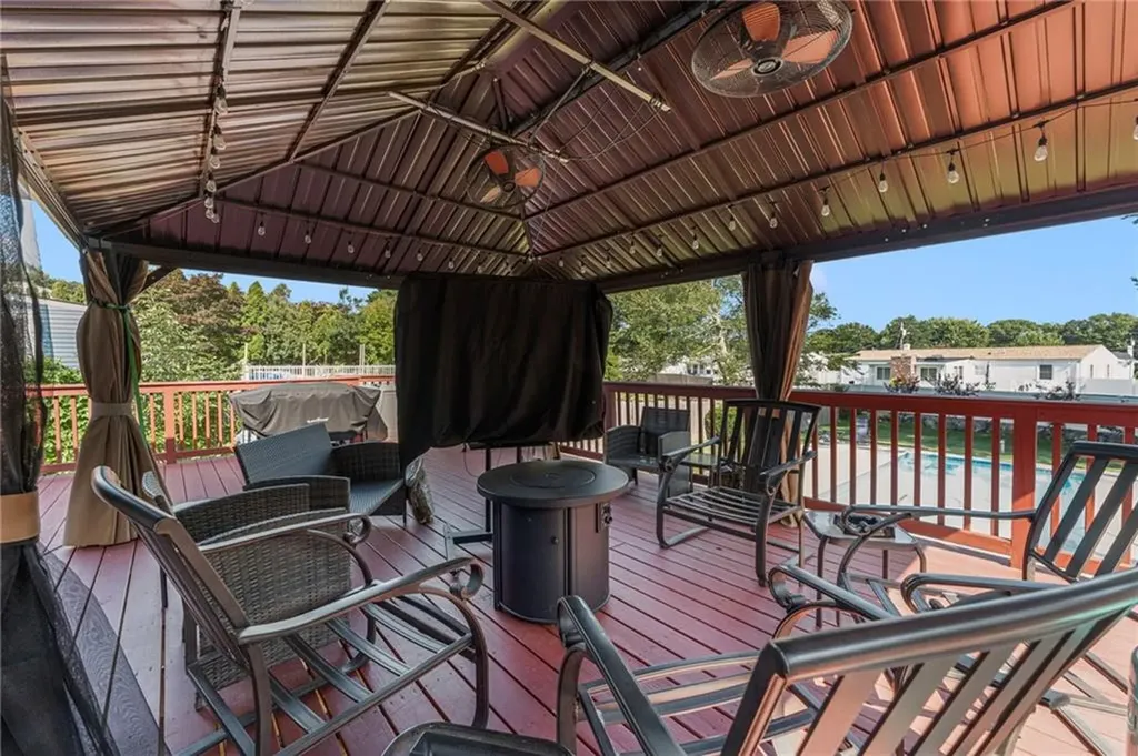 5 Versailles Street Cranston RI 02920
