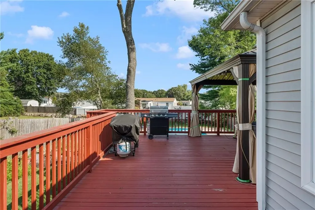 5 Versailles Street Cranston RI 02920