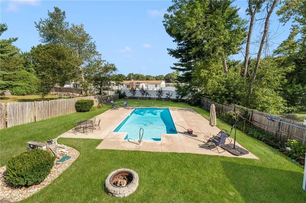 5 Versailles Street Cranston RI 02920