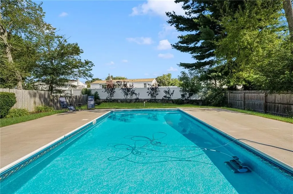 5 Versailles Street Cranston RI 02920