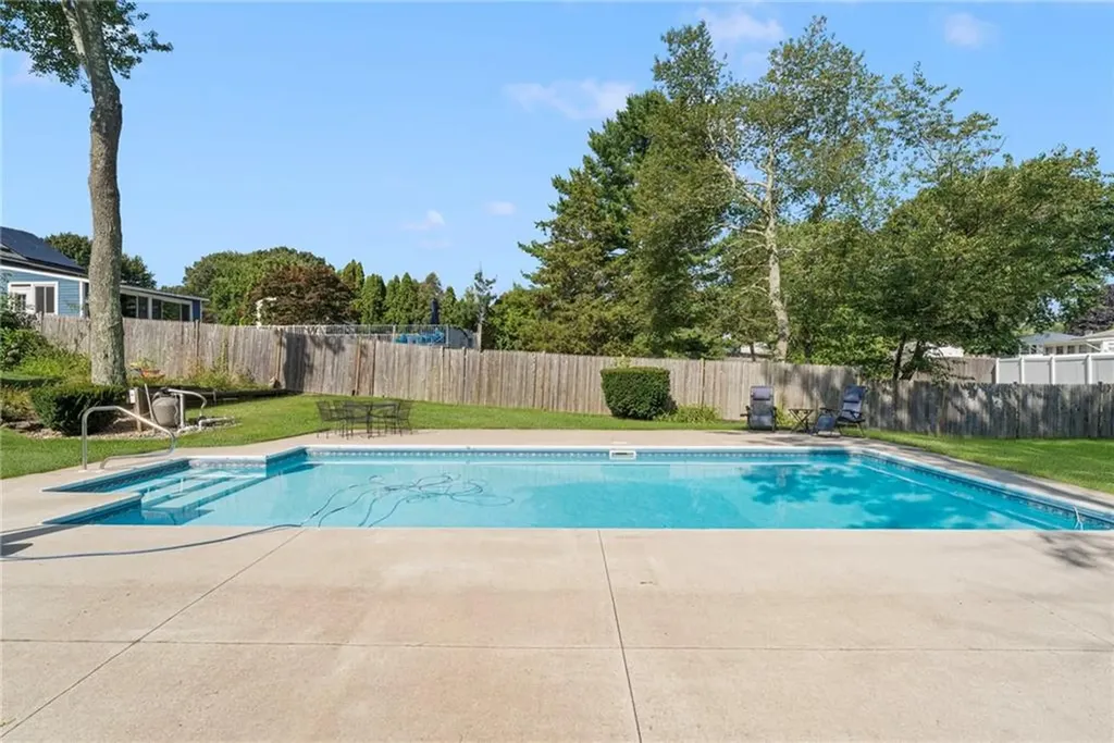 5 Versailles Street Cranston RI 02920