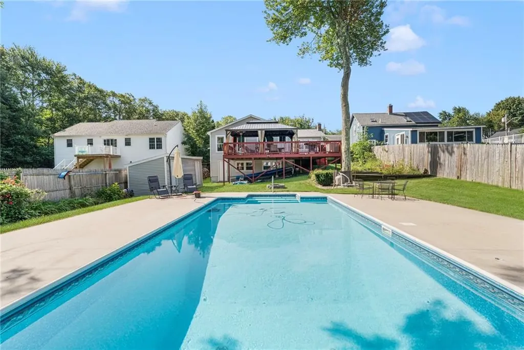 5 Versailles Street Cranston RI 02920