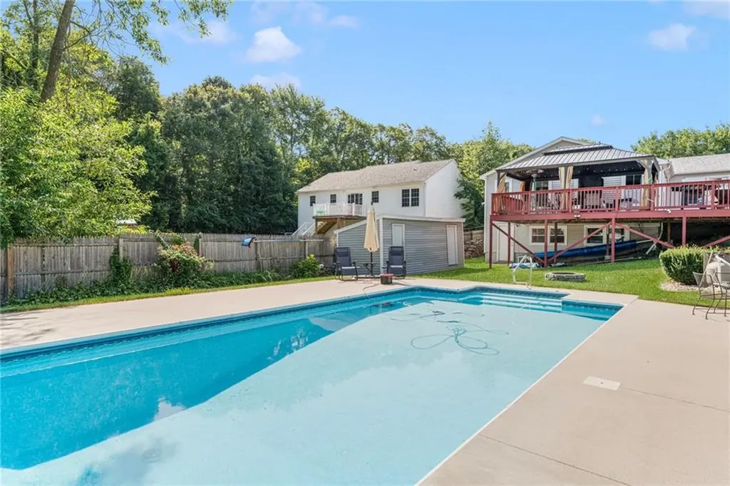 5 Versailles Street Cranston RI 02920