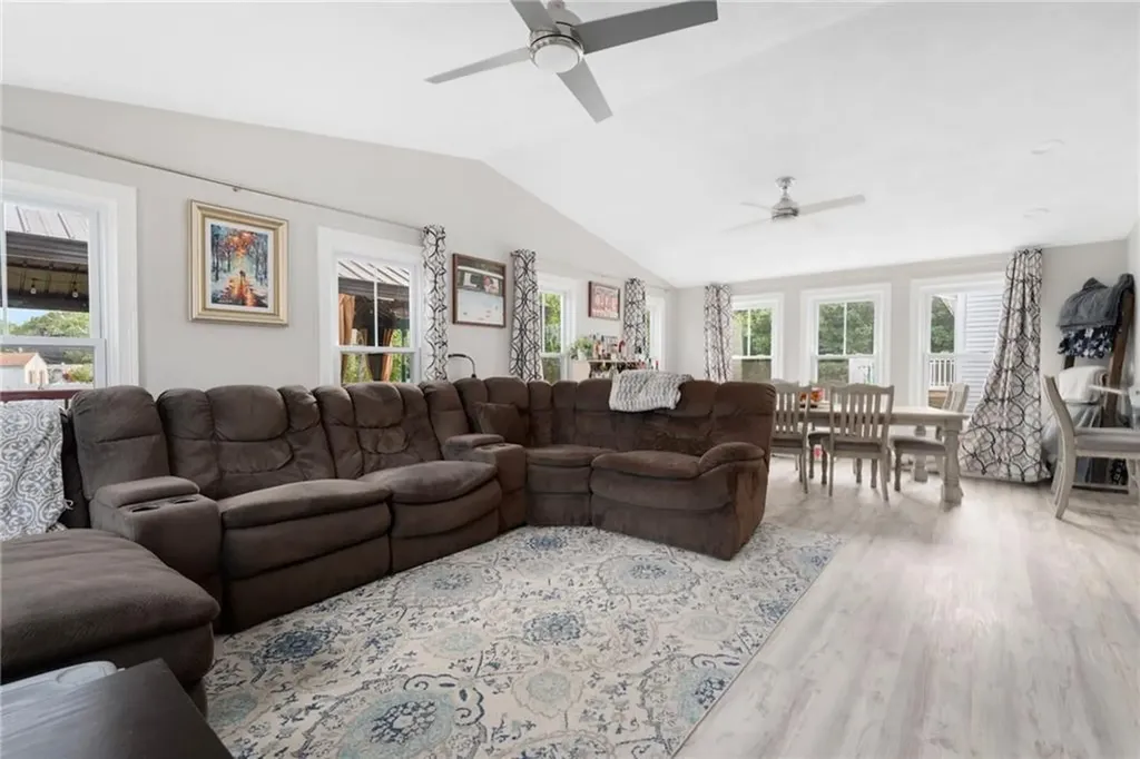 5 Versailles Street Cranston RI 02920