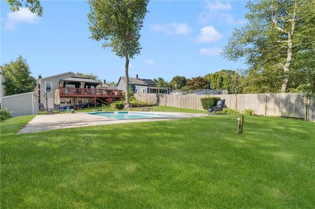 5 Versailles Street Cranston RI 02920