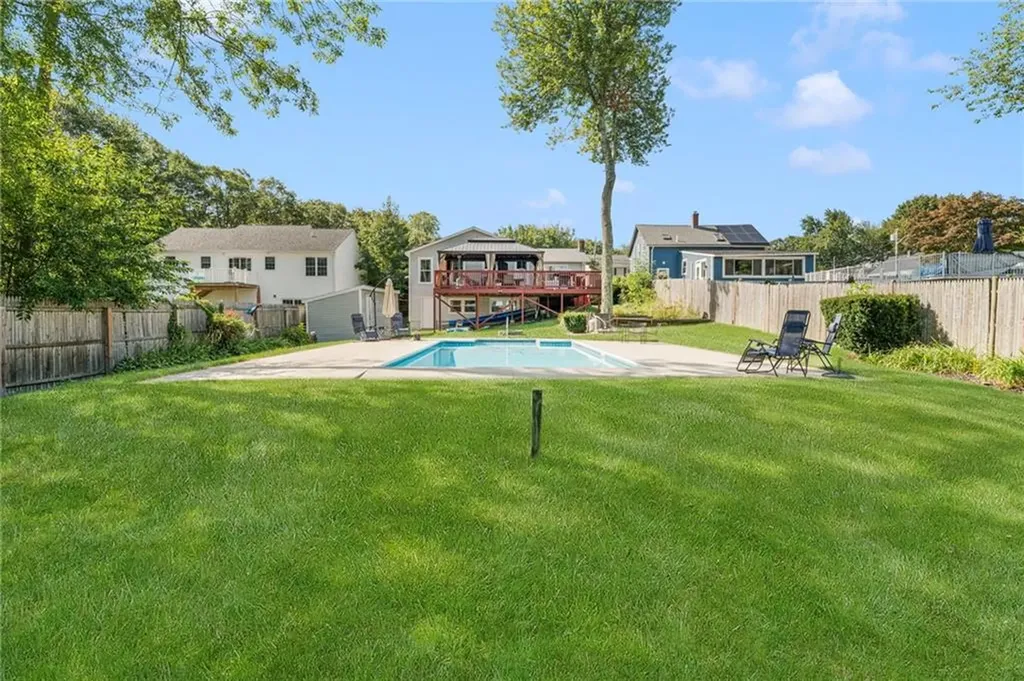 5 Versailles Street Cranston RI 02920