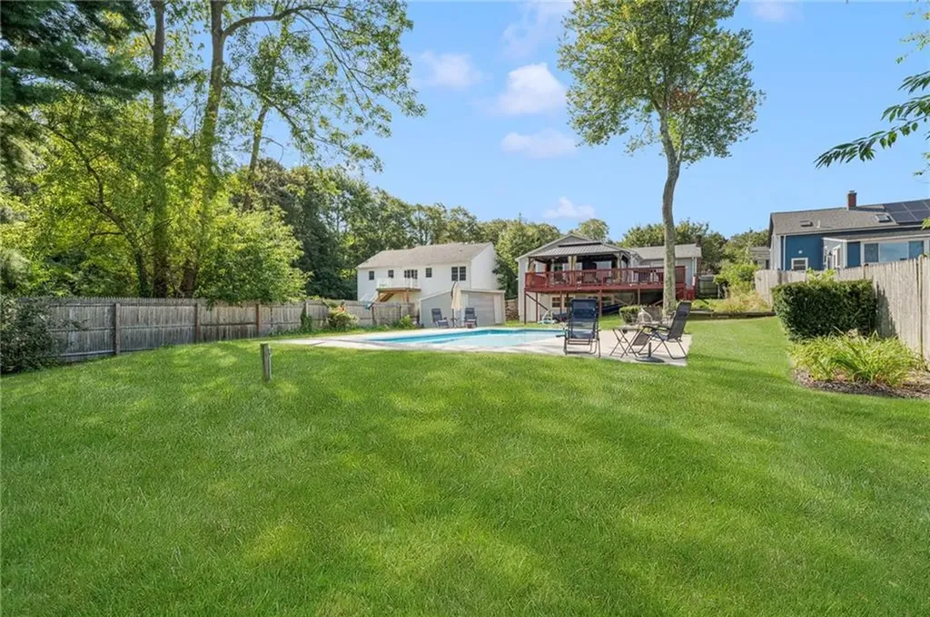 5 Versailles Street Cranston RI 02920