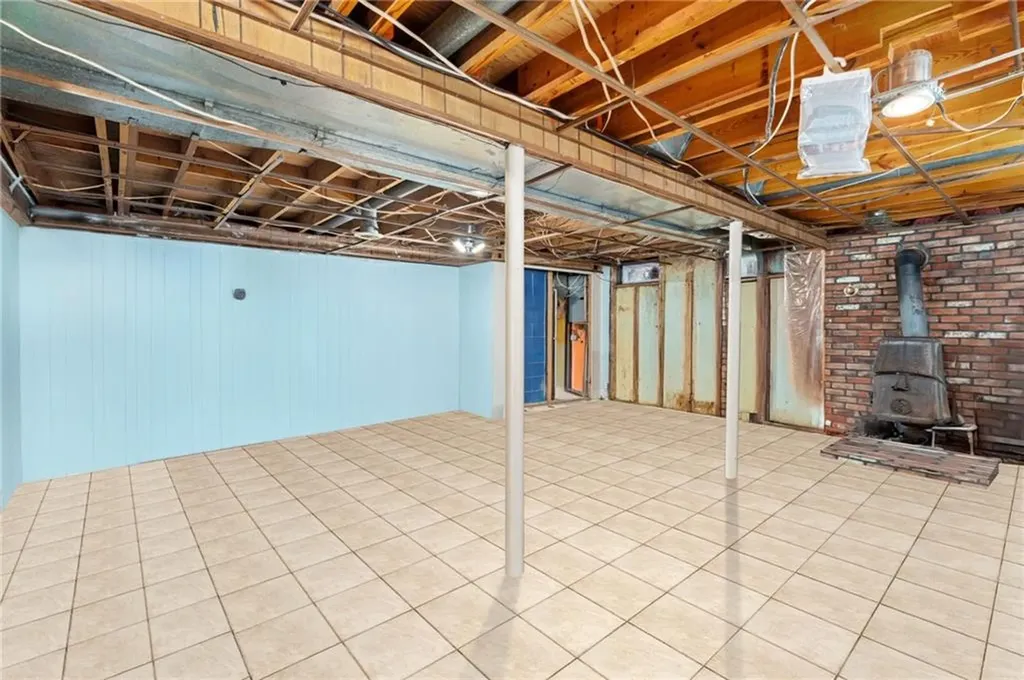 5 Versailles Street Cranston RI 02920