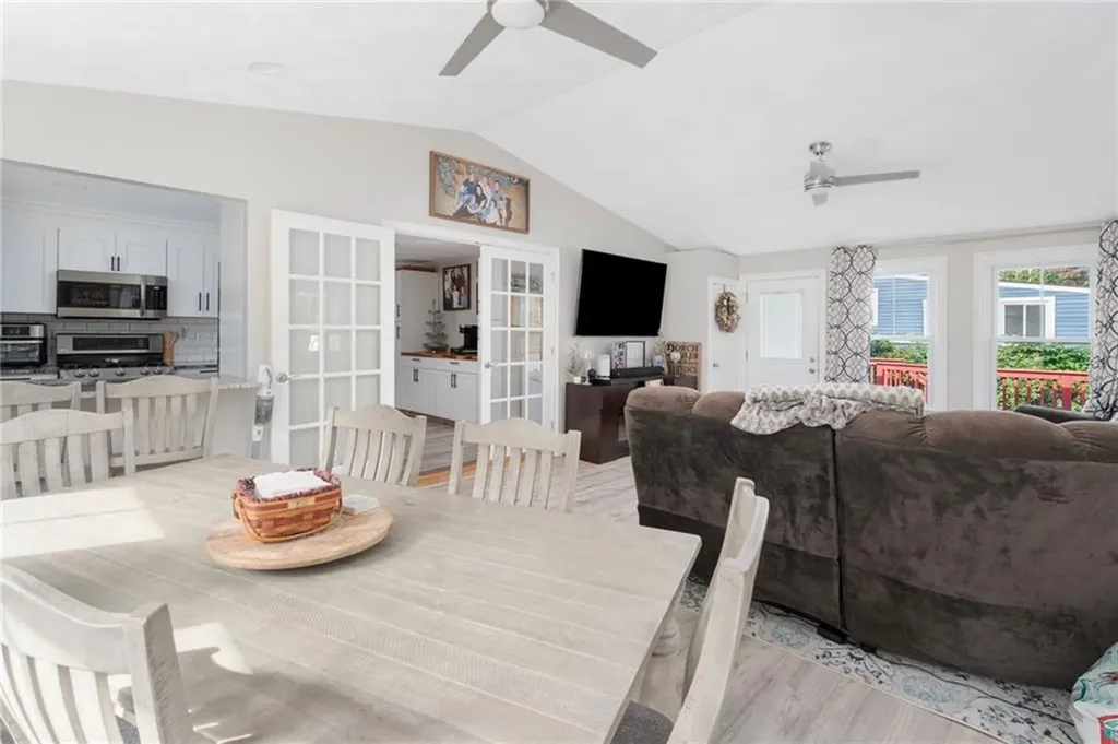 5 Versailles Street Cranston RI 02920