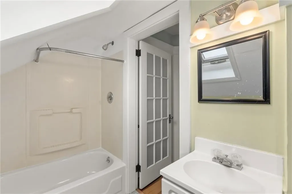 537 Angell Street Providence RI 02906