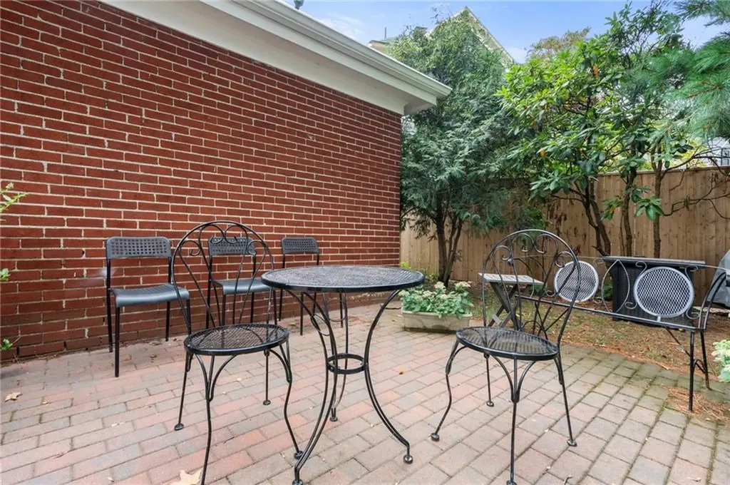 537 Angell Street Providence RI 02906