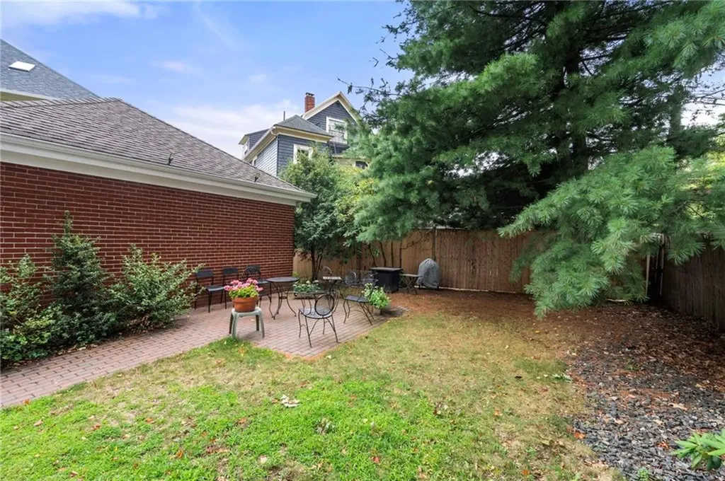 537 Angell Street Providence RI 02906