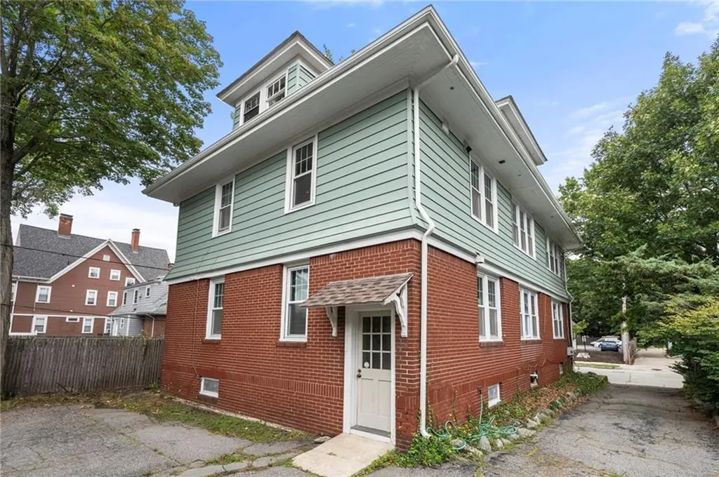 537 Angell Street Providence RI 02906