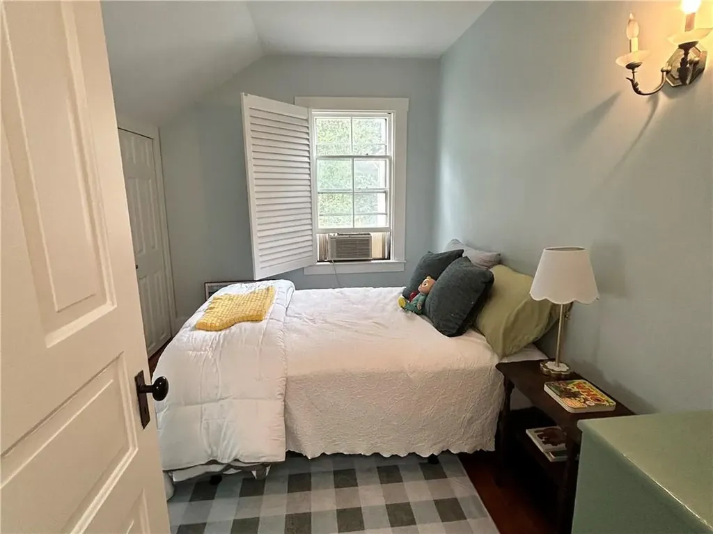 15 Chestnut Street Newport RI 02840
