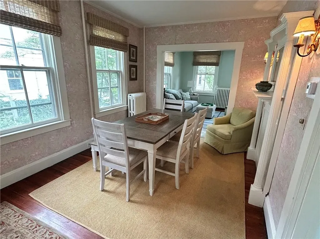 15 Chestnut Street Newport RI 02840