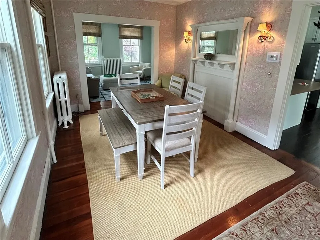 15 Chestnut Street Newport RI 02840