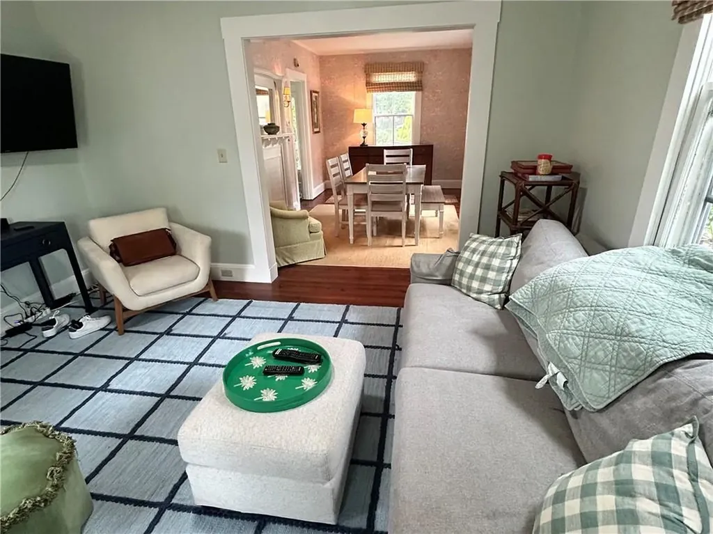 15 Chestnut Street Newport RI 02840