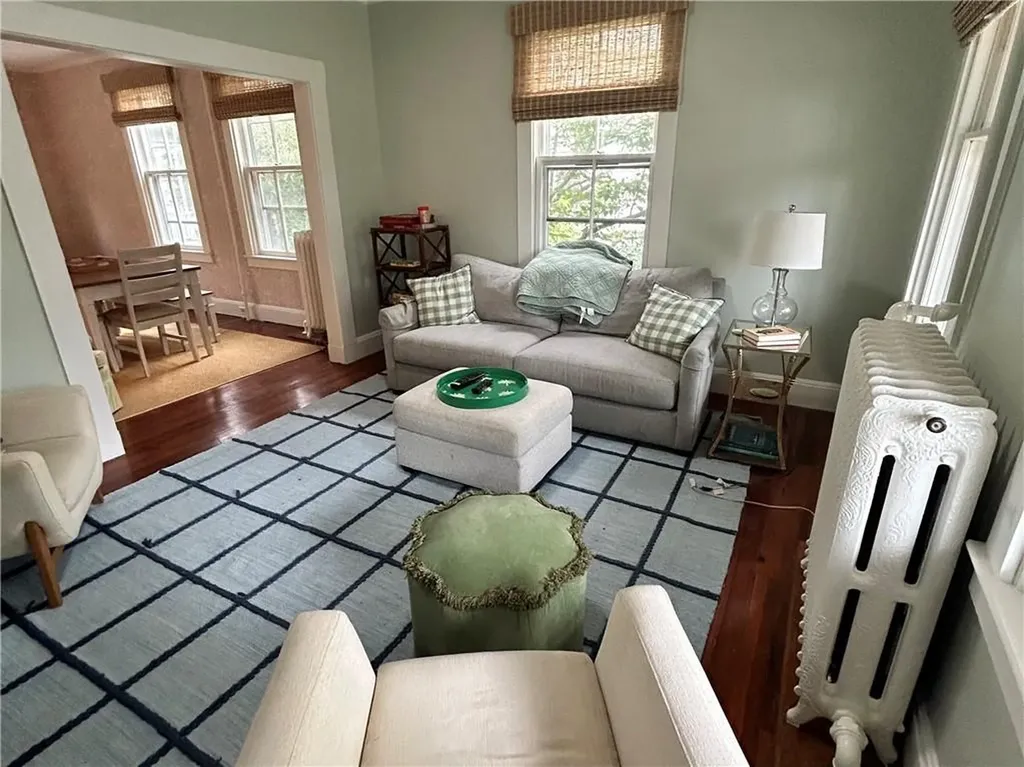 15 Chestnut Street Newport RI 02840