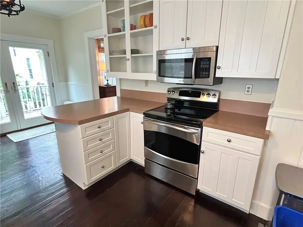 15 Chestnut Street Newport RI 02840