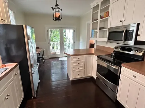 15 Chestnut Street Newport RI 02840
