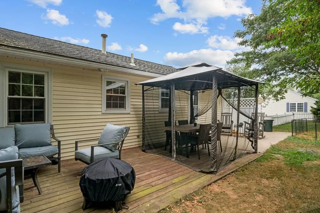 68 Arland Court Woonsocket RI 02895