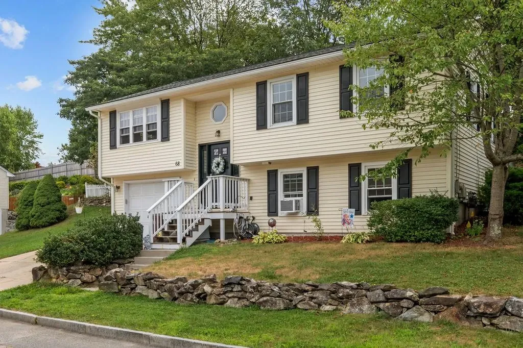 68 Arland Court Woonsocket RI 02895