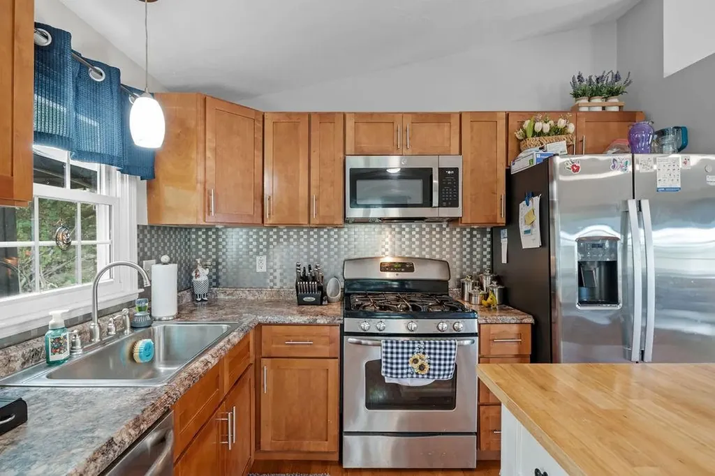 68 Arland Court Woonsocket RI 02895