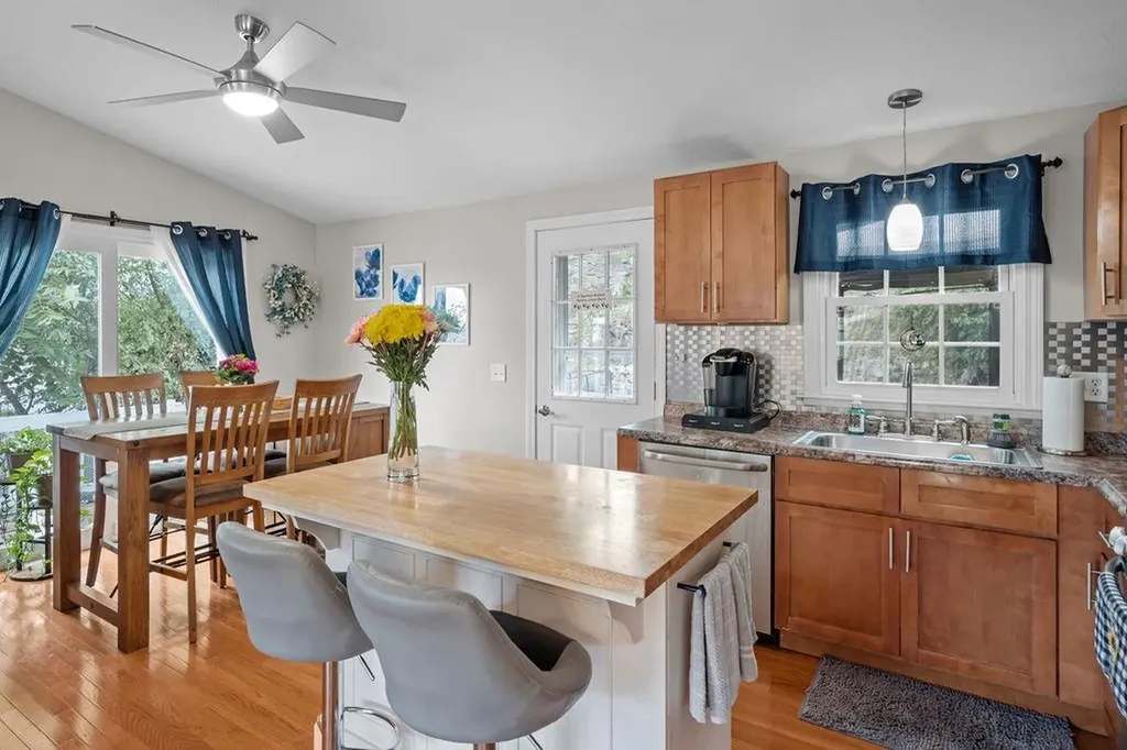 68 Arland Court Woonsocket RI 02895