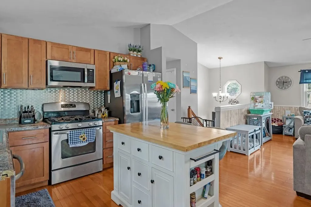 68 Arland Court Woonsocket RI 02895
