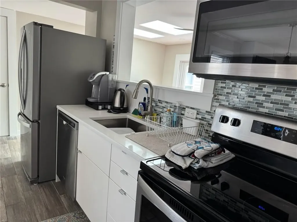 53 Center Avenue Middletown RI 02842