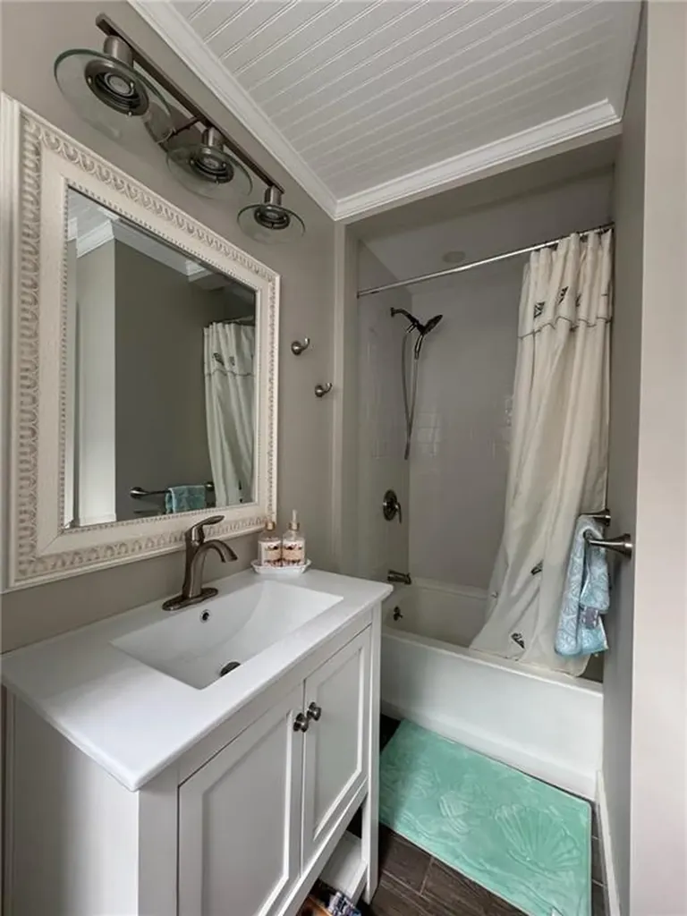 53 Center Avenue Middletown RI 02842