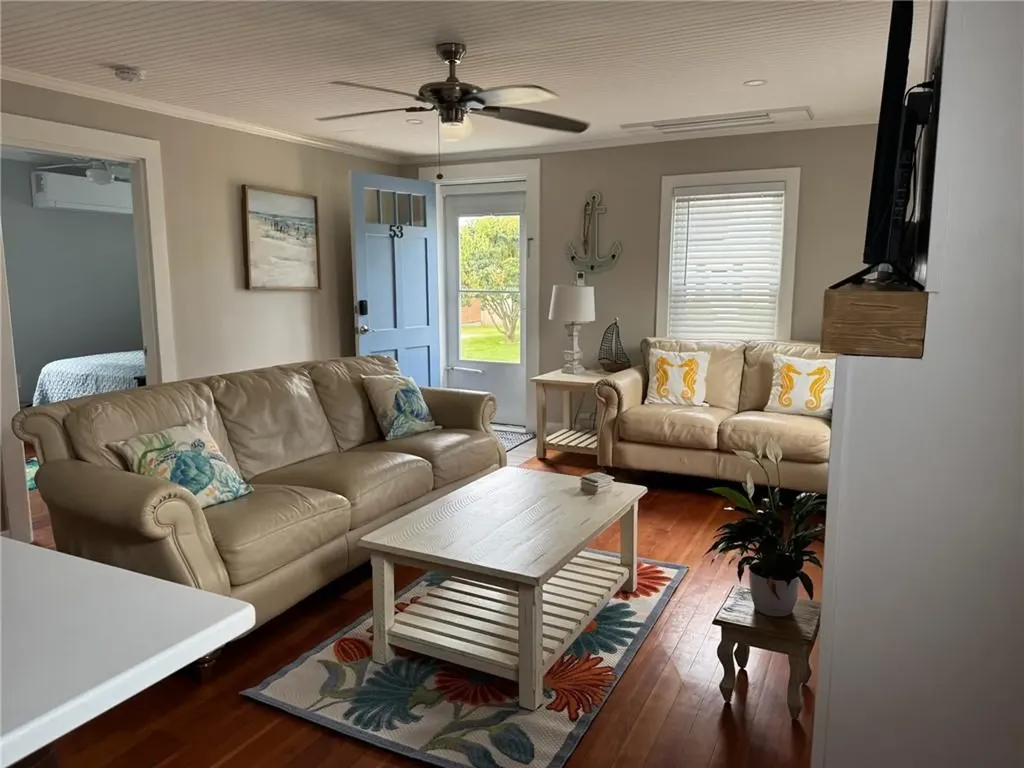 53 Center Avenue Middletown RI 02842