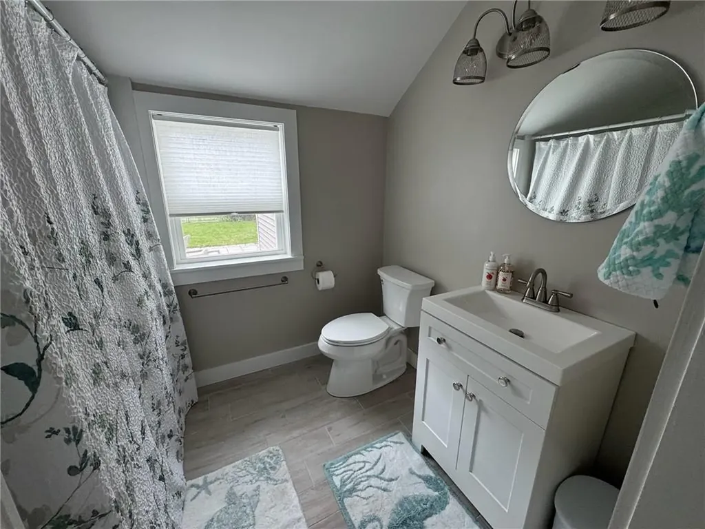 53 Center Avenue Middletown RI 02842